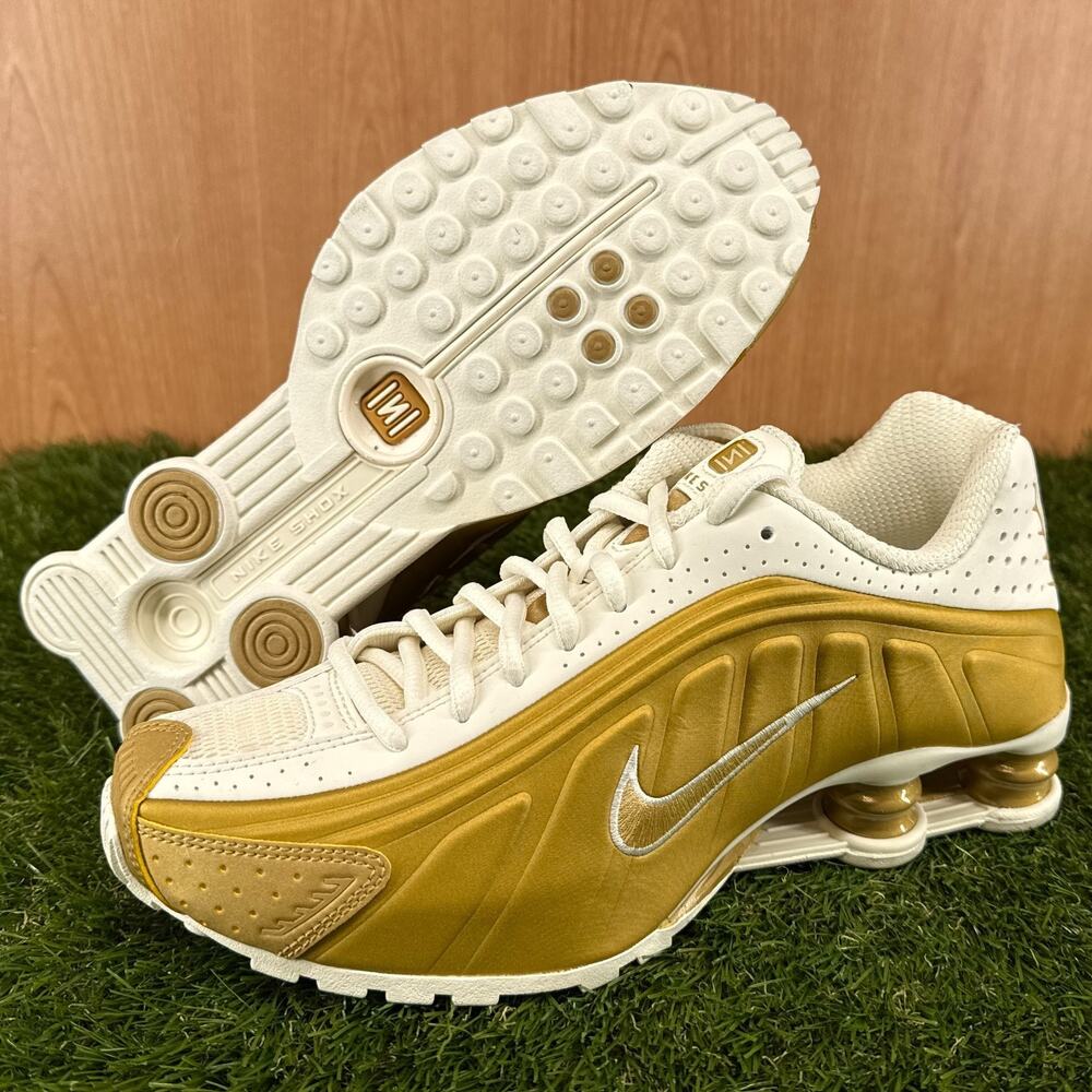 Nike Shox R4 Metallic Gold Running Shoes AR3565-010 Women's Size 8